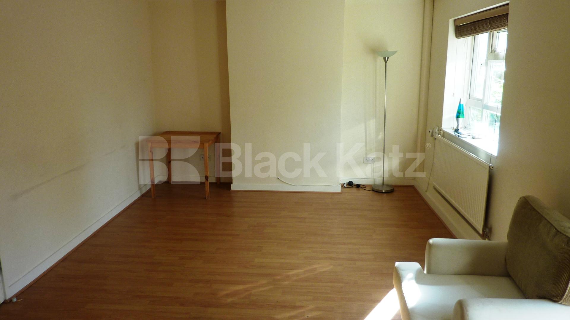 			MODERN 3 BED IN CAMDEN!, 3 Bedroom, 1 bath, 1 reception Flat			 Castlehaven Road, CAMDEN